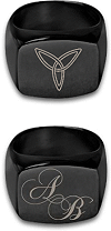 entrelacs celtiques ou initiales : bague (chevali&egrave;re) en acier inoxydable anodis&eacute; (couleur noire) personnalis&eacute;e par gravure laser