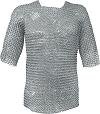cotte de maille &agrave; manches courtes avec camail (capuche de maille ; maille about&eacute;e en acier galvanis&eacute; &oslash; 9 mm)
