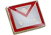 pin's (&eacute;pinglette) dor&eacute;, &eacute;mail blanc et rouge : tablier M:.M:. R.E.A.A.