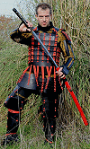 ''Kageboushi'', armure de samoura&iuml; en cuir noir et tressage rouge (fabrication artisanale fran&ccedil;aise)