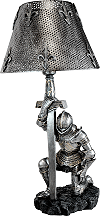 Le veilleur (chevalier en pri&egrave;re avec &eacute;p&eacute;e), lampe de chevet