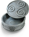 coffret triskel en r&eacute;sine noire (d&eacute;corations celtiques)