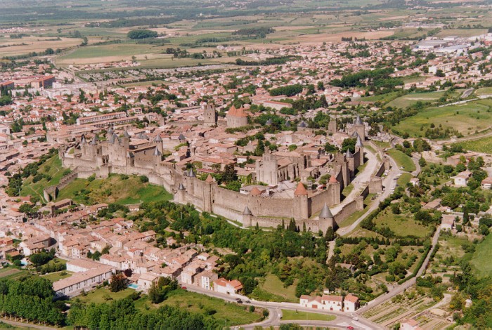 http://www.cathares.org/P11-11-05a-carcassonne.jpg