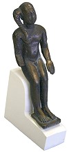 Horus, reproduction en r&eacute;sine (bronze) ; personnage extrait d'une statuette d'Isis donnant le sein &agrave; Horus