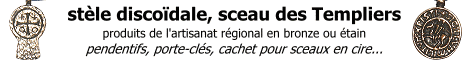 produits de l'artisanat r&eacute;gional en bronze et en &eacute;tain : porte-cl&eacute;s, pendentifs, cachets pour sceau en cire... (st&egrave;le disco&iuml;dale, sceau des Templiers...)