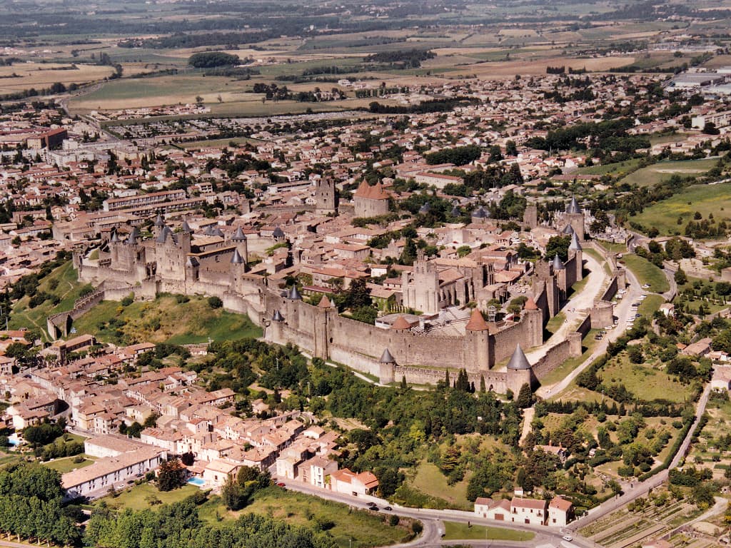 Vue aérienne de la Cité médiévale de Carcassonne (Aude)