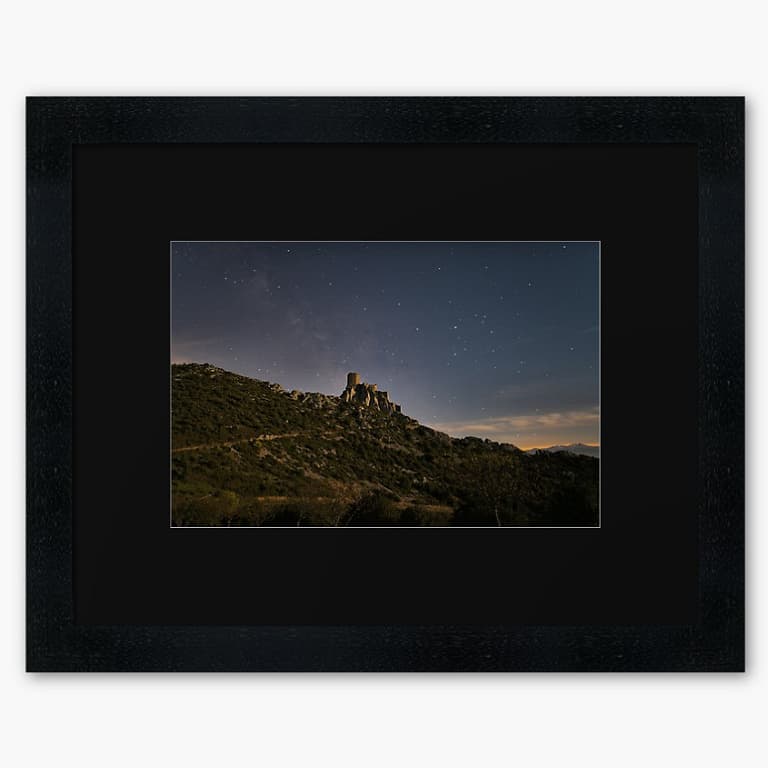 Cadre photographique (décoration murale) : le château de Quéribus sous la Voie lactée (Corbières, Aude, Pays cathare ; photographie : Philippe Contal)