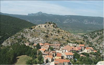 Le château de Fenouillet (Pyrénées Orientales), juillet 2002 (photographie : Philippe Contal)