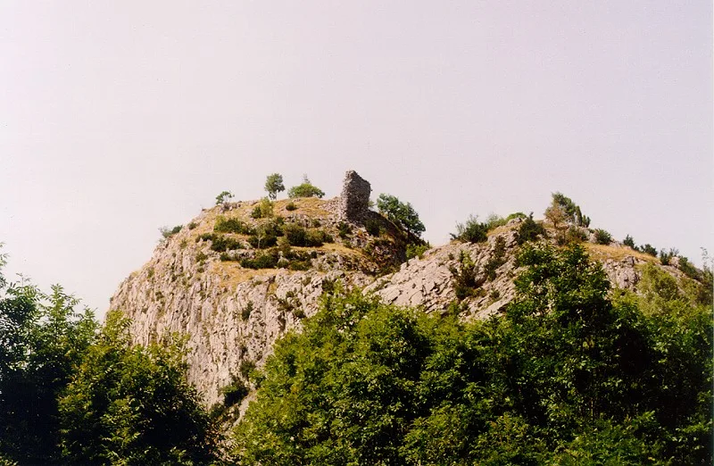 au pied du château, depuis le village d'Olbier