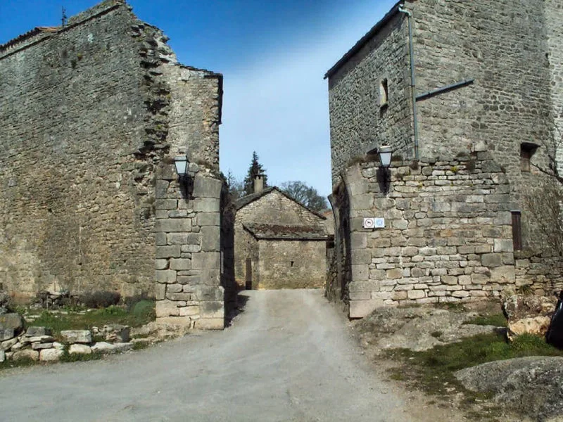 La Couvertoirade, cité médiévale templière (Aveyron ; photographie : Philippe Contal, 2001)