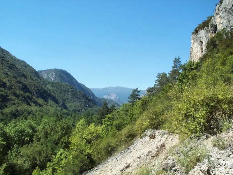 La Vallée de l'Ariège (USsat-les-Bains ; photographie : Philippe Contal, 2001) La Vallée de l'Ariège (USsat-les-Bains ; photographie : Philippe Contal, 2001)
