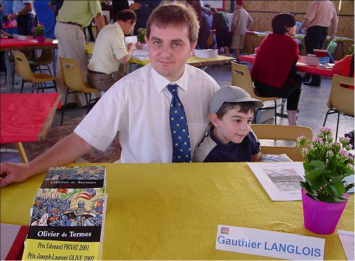 Gauthier Langlois, en séance de signature au salon du livre de Mirepoix