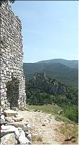 le château de Fenouillet (premier plan) et Sabarda (second plan)