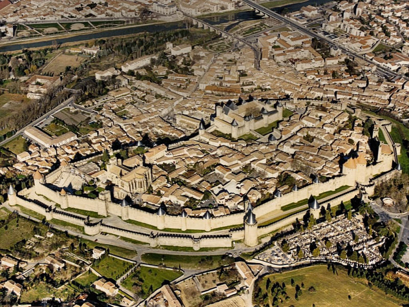 Cité médiévale de Carcassonne (Aude, Pays cathare ; photographie : Philippe Contal, 1998)