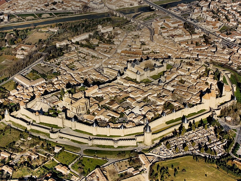 Cité médiévale de Carcassonne (Aude, Pays cathare ; photographie : Philippe Contal, 1998)