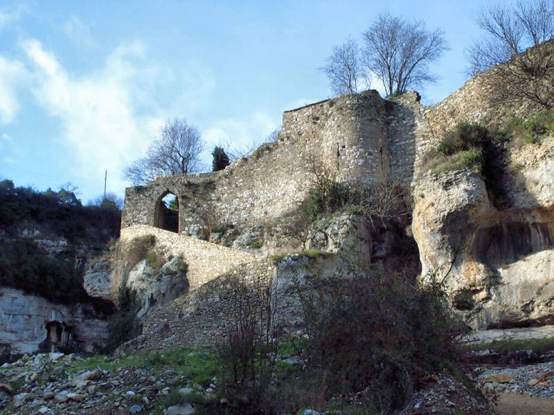 Minerve, cité médiévale (Hérault ; photographie : Philippe Contal, 2000)