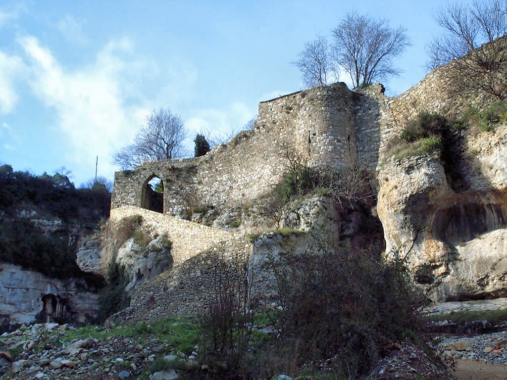 Minerve, cité médiévale (Hérault ; photographie : Philippe Contal, 2000)