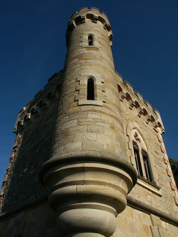 La Tour Magdala de Rennes-le-Château (Aude, Pays cathare, Occitanie, France ; photographie : Philippe Contal, 2005)