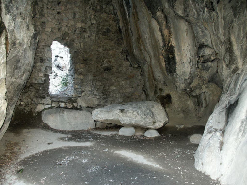 Grotte d'Ornolac (« Bethléem », Ussat-les-Bains, Ariège ; photographie : Philippe Contal, 2004)