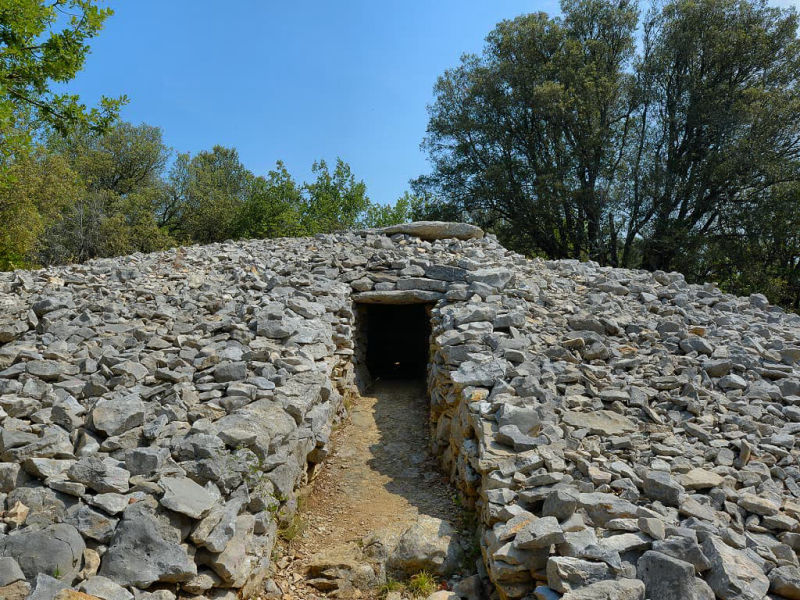 Le Dolmen de Lamalou (Le Rouet, Hérault ; photographie : Philippe Contal, 2013)